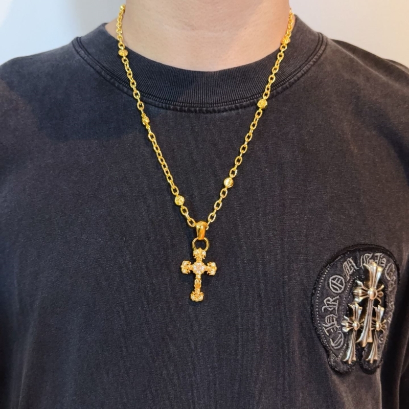 Ch*0me He**ts necklaces